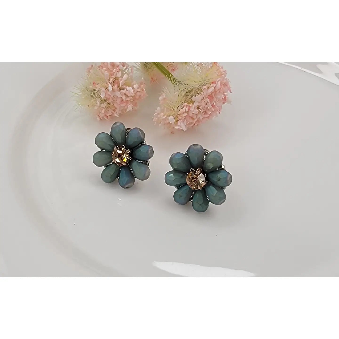 Betty Oh Flower Stud Earrings